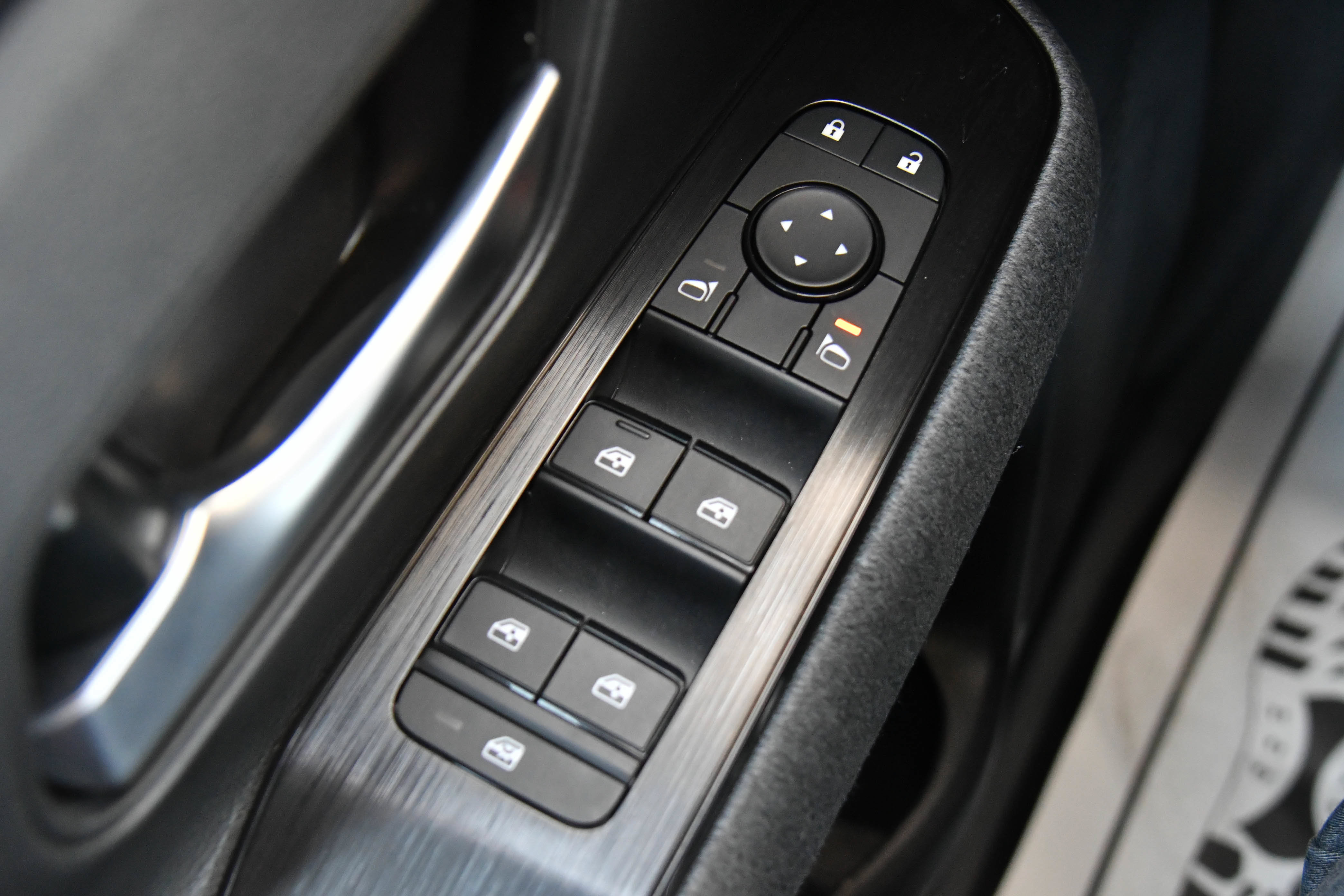 Used 2026 Nissan Kicks SV FWD image 35