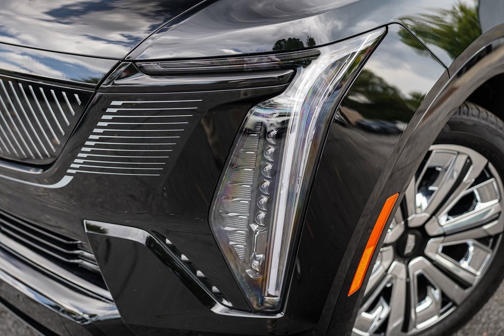 Used 2025 Cadillac Escalade IQ Luxury 1 w/ LPO, Radiant Package image 3