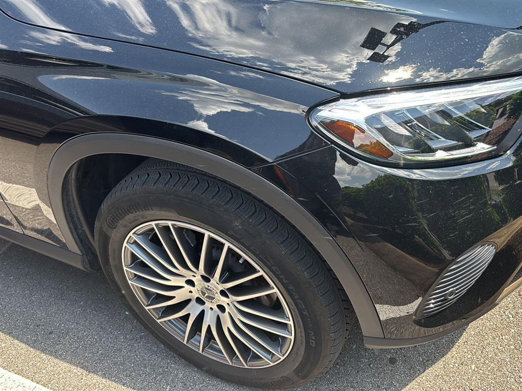 Used 2024 Mercedes-Benz GLC 300 4MATIC image 1