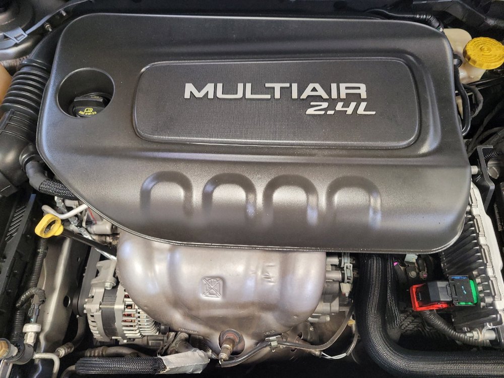 Used 2015 Chrysler 200 Limited FWD image 30