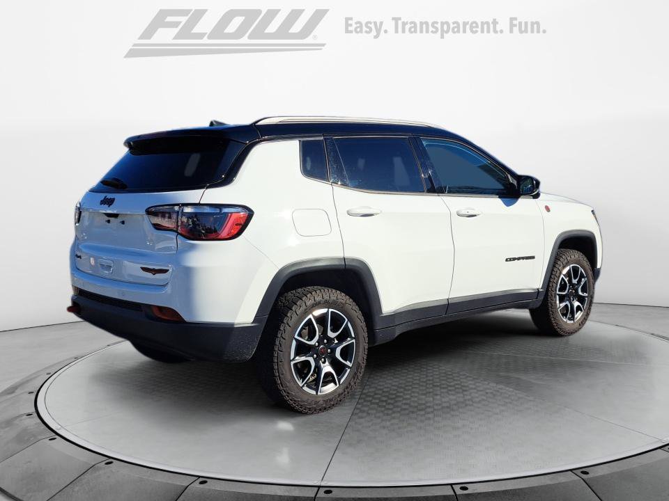 Used 2025 Jeep Compass Trailhawk AWD/4WD image 8