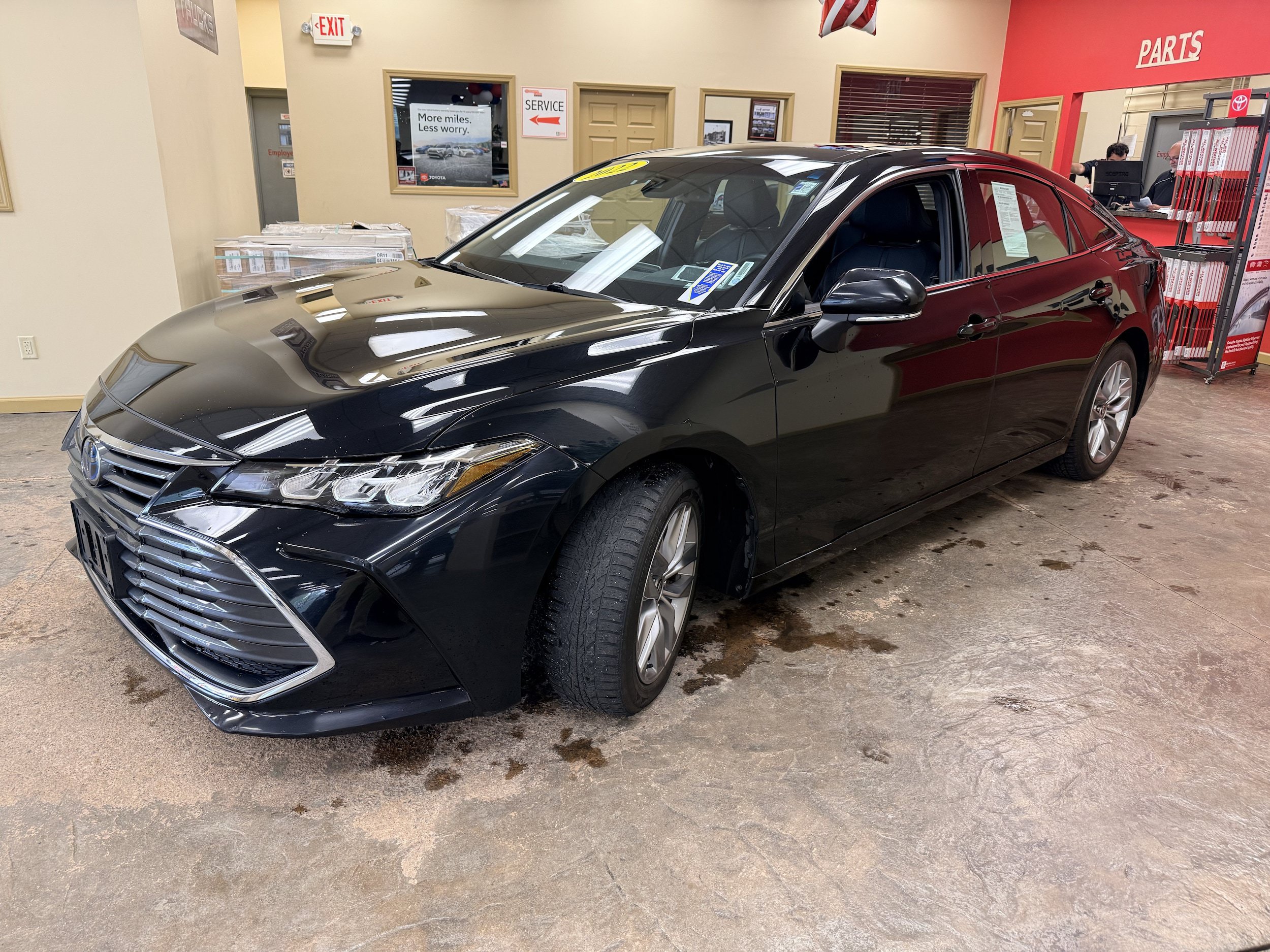 Used 2022 Toyota Avalon XLE w/ Moonroof Package FWD image 3