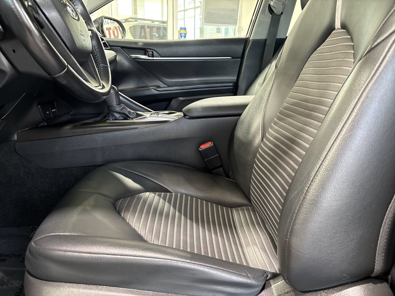 Used 2022 Toyota Camry SE w/ Convenience Package FWD image 11
