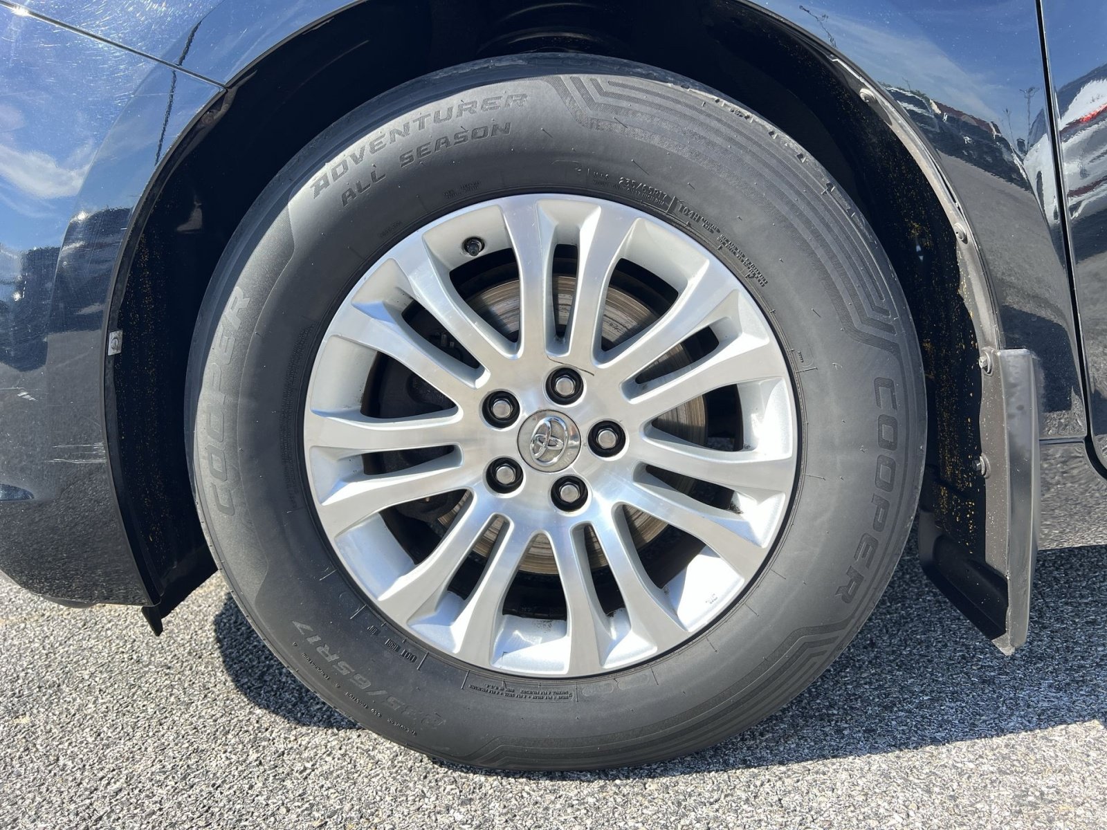 Used 2017 Toyota Sienna XLE w/ XLE Navigation Package FWD image 12