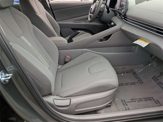 Used 2025 Hyundai Elantra Sport image 32