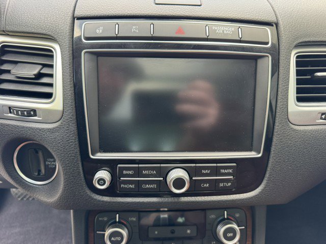 Used 2016 Volkswagen Touareg Sport AWD/4WD image 26