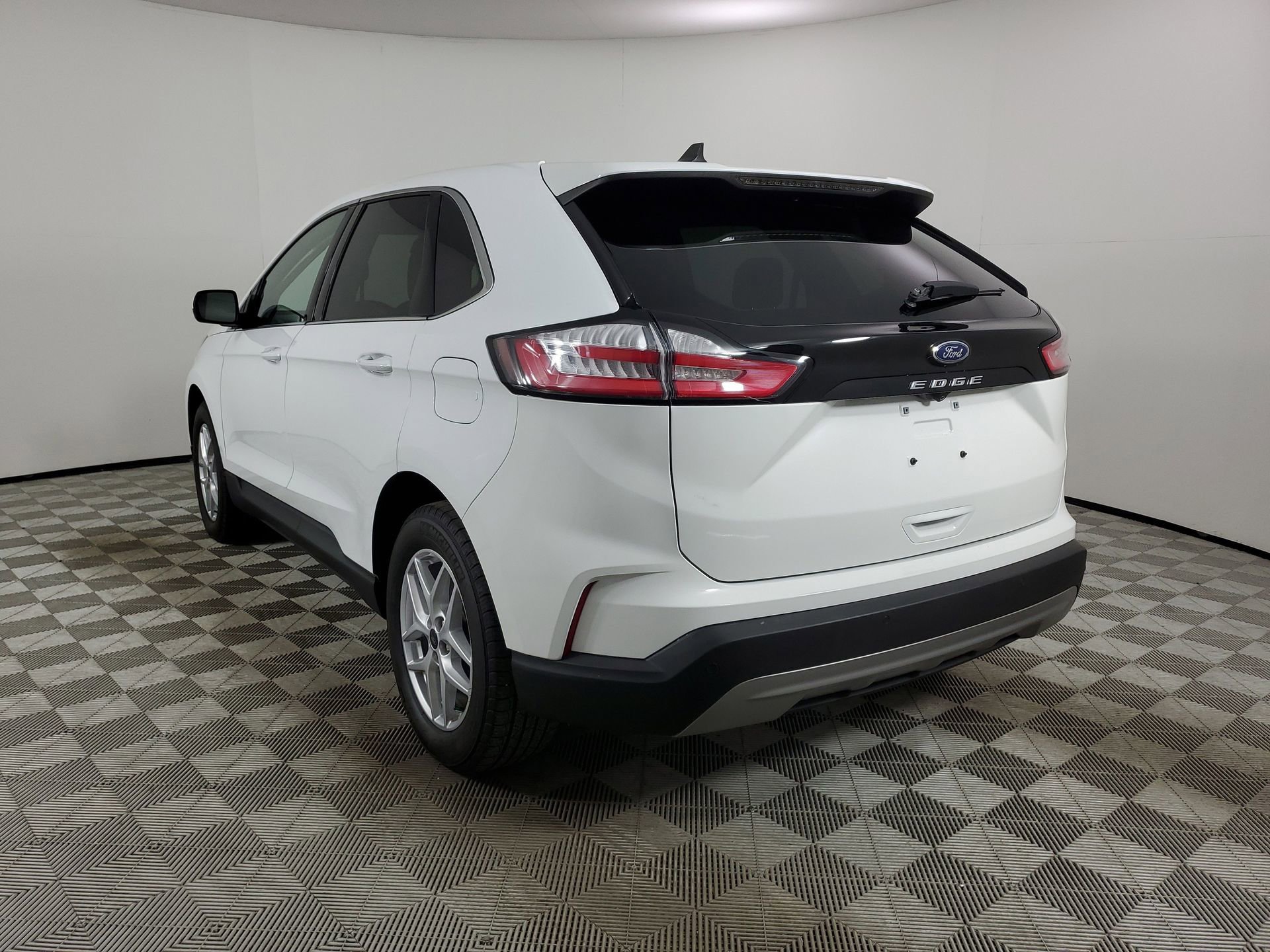 Used 2024 Ford Edge SEL AWD/4WD image 8