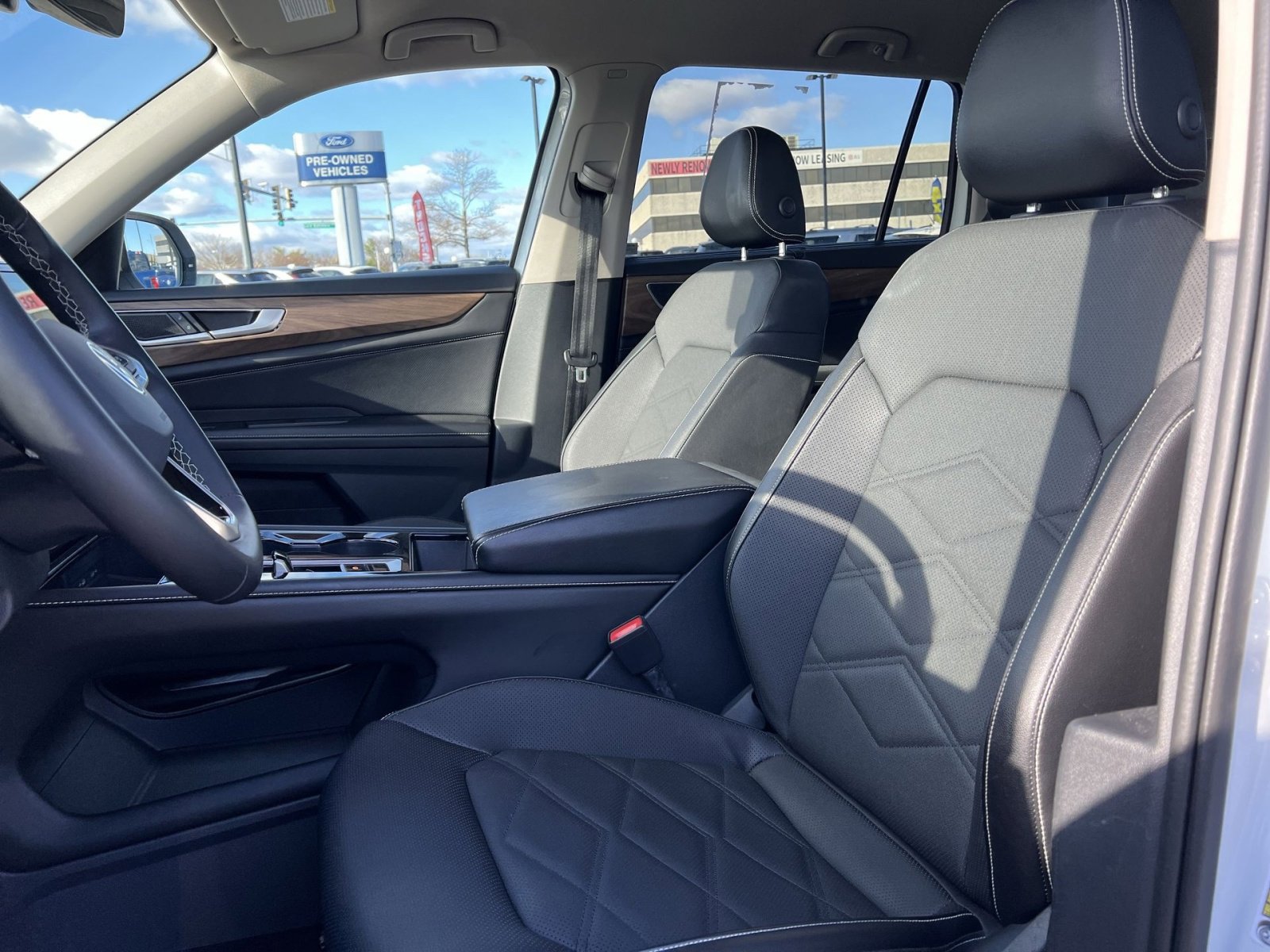 Used 2024 Volkswagen Atlas SE image 13