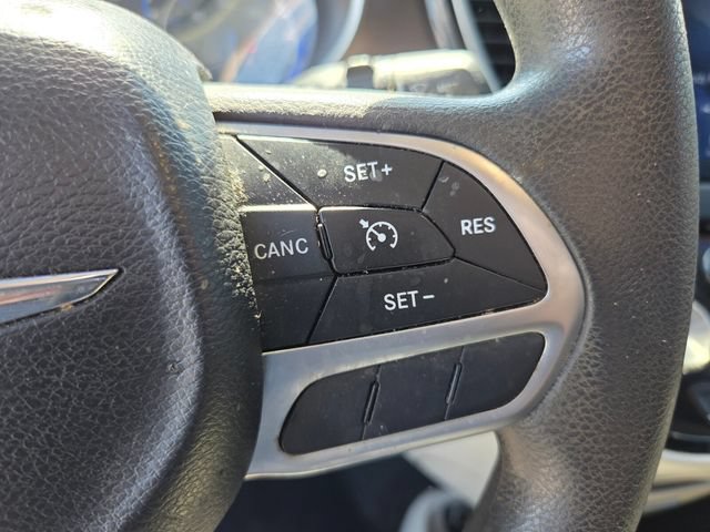 Used 2017 Chrysler Pacifica Touring FWD image 23