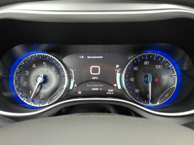Used 2023 Chrysler Pacifica Touring-L FWD image 45