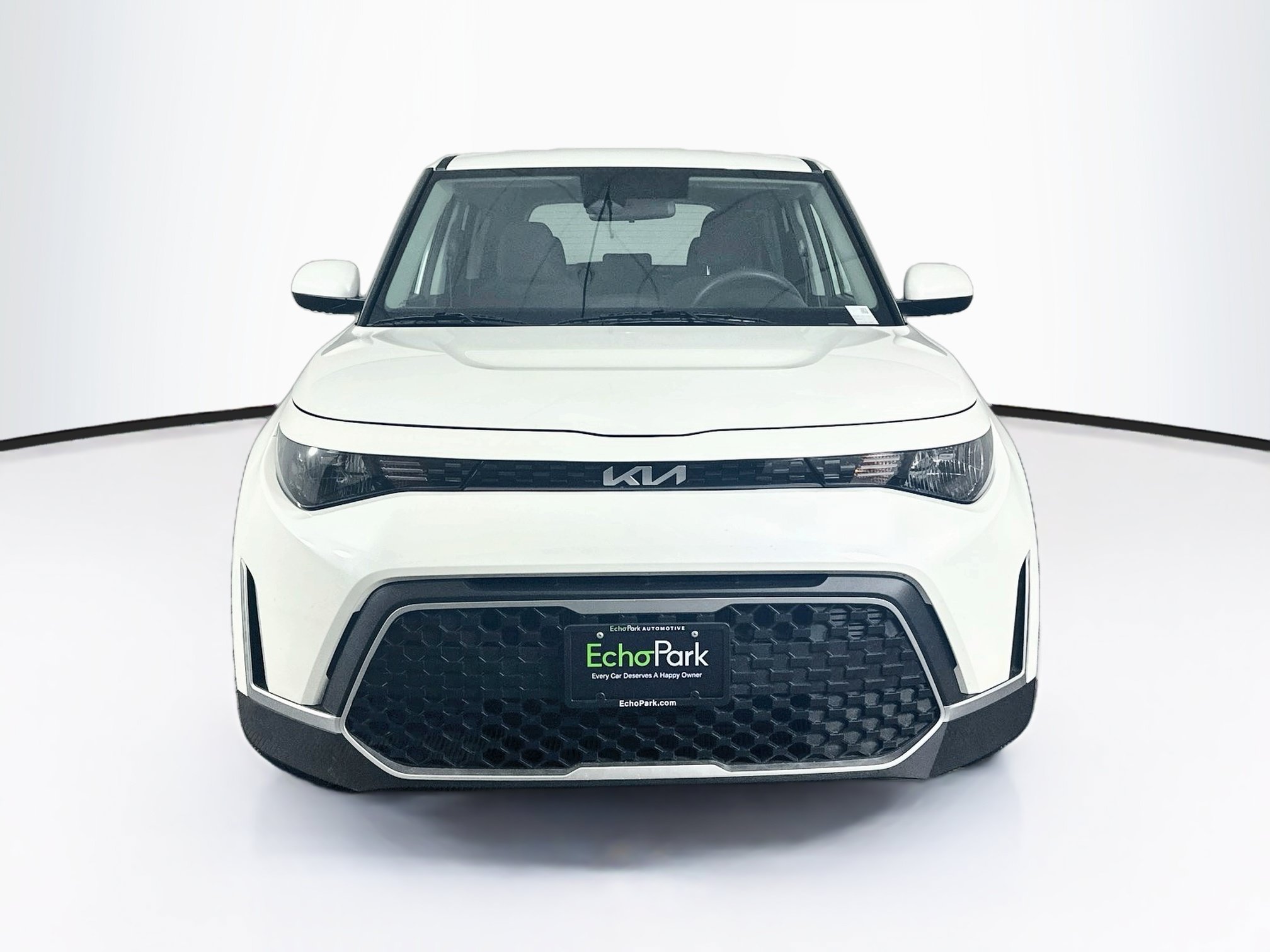 Used 2025 Kia Soul LX w/ LX Technology Package FWD image 2