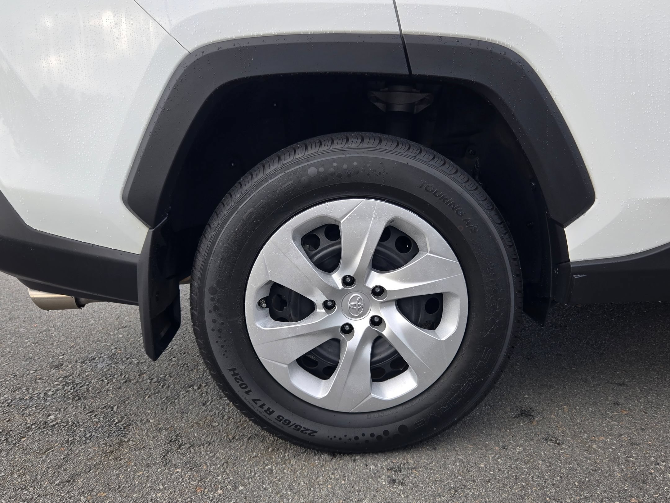 Used 2021 Toyota RAV4 LE FWD image 17