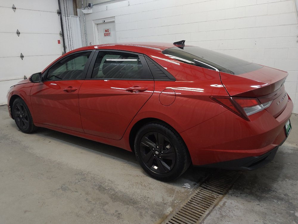 Used 2022 Hyundai Elantra SEL FWD image 3
