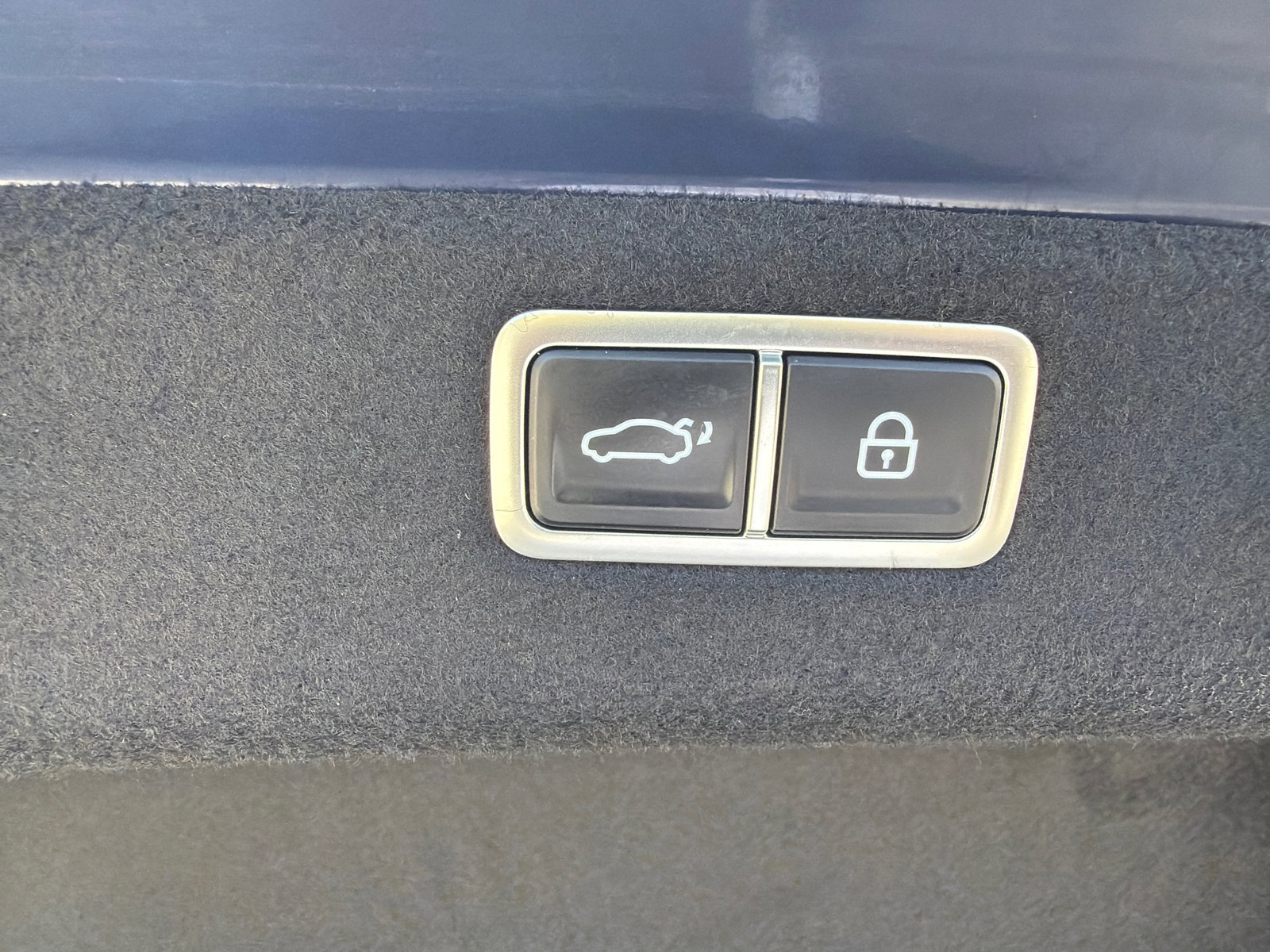 Used 2023 Genesis G70 3.3T w/ Sport Prestige Package image 19