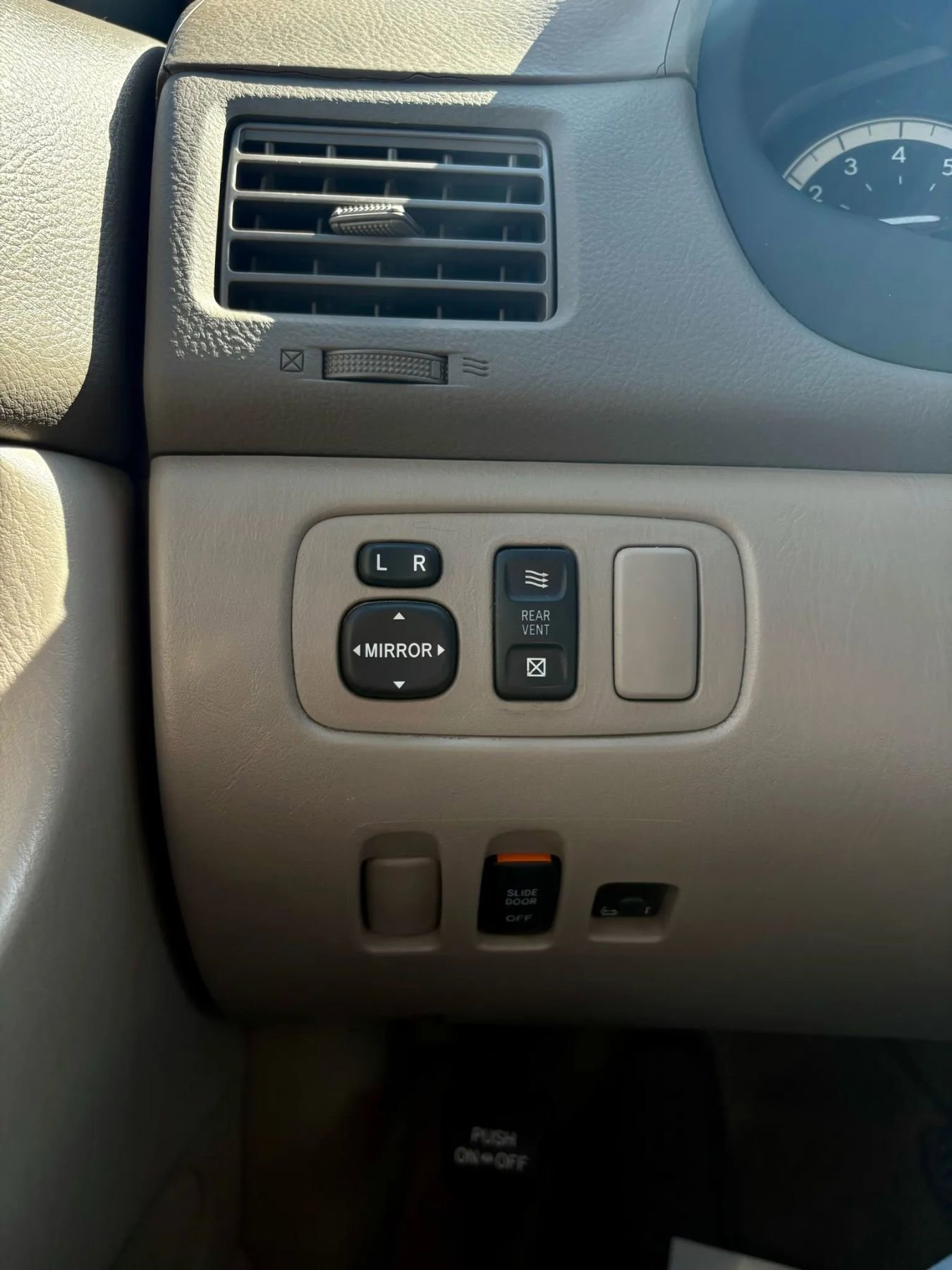 Used 2005 Toyota Sienna LE image 34