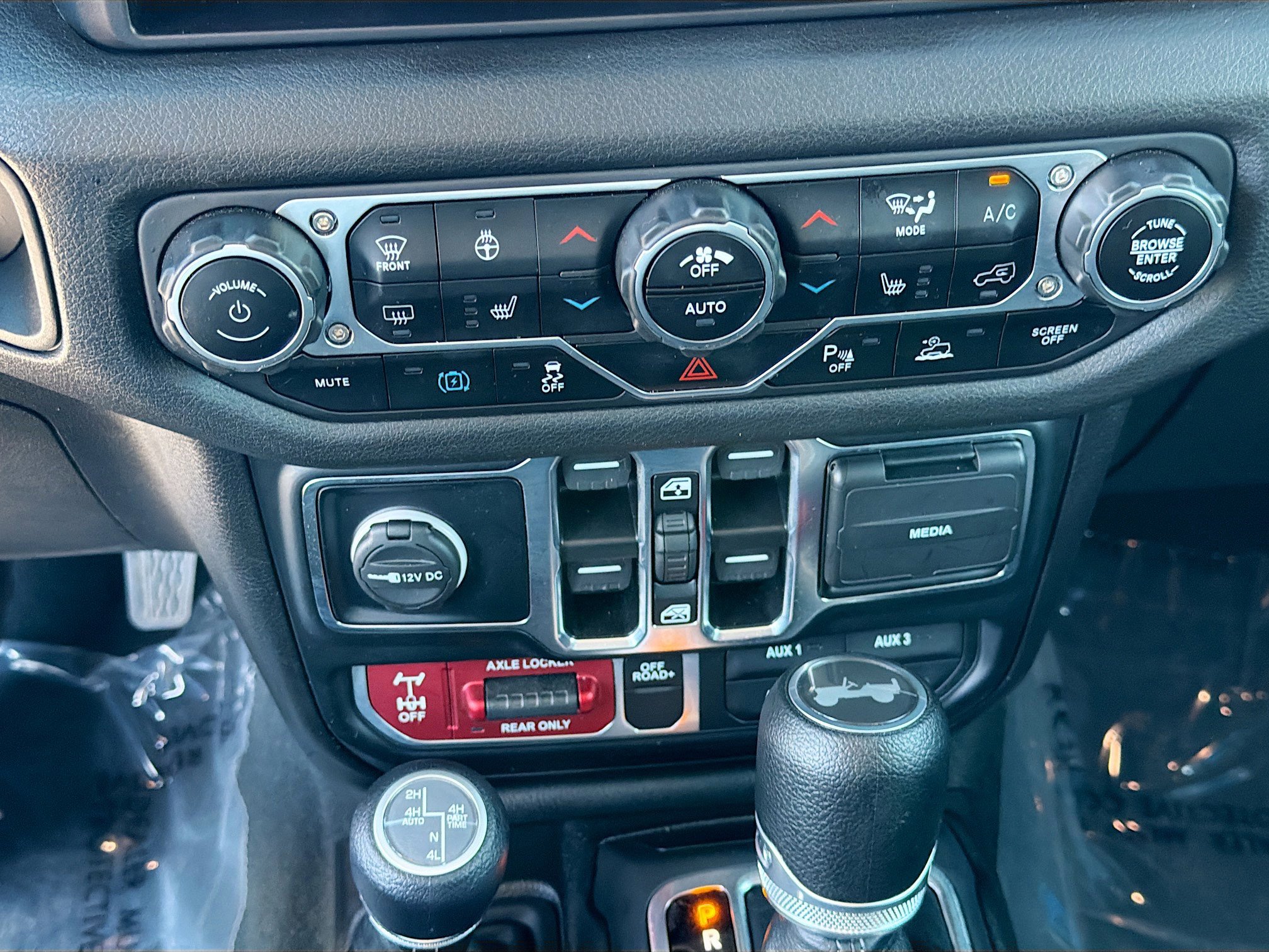Used 2024 Jeep Wrangler Unlimited AWD/4WD image 33