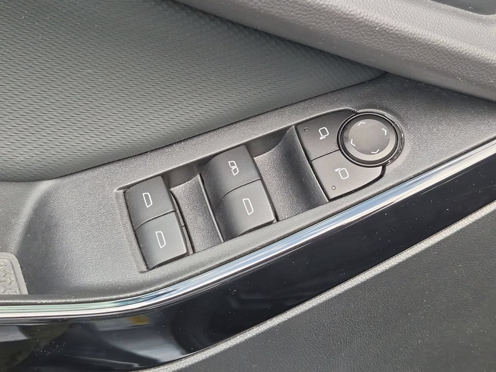 Used 2025 Chevrolet Equinox LT AWD/4WD image 13