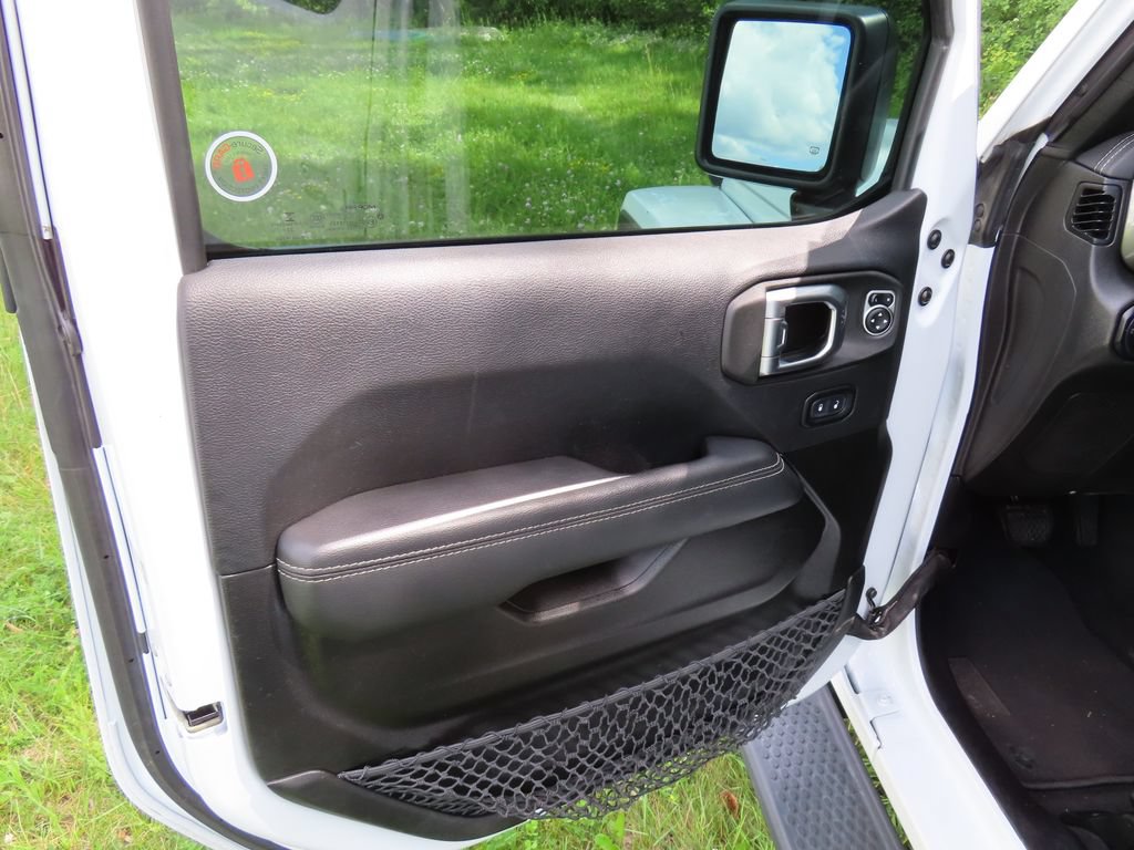 Used 2023 Jeep Wrangler Unlimited Sahara w/ Cold Weather Group AWD/4WD image 25
