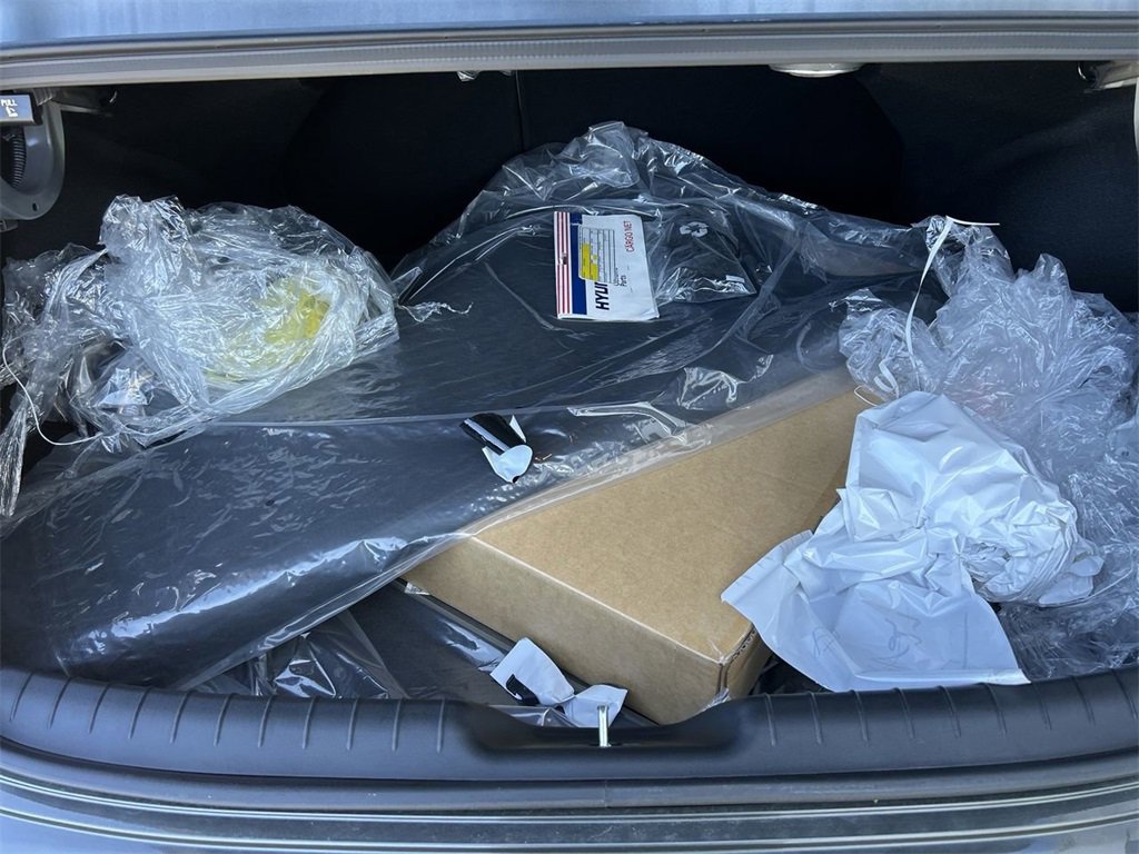 New 2025 Hyundai Elantra Limited image 17