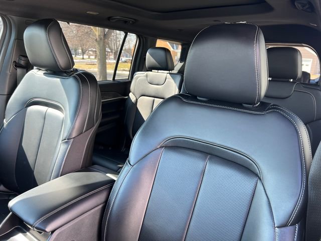 Used 2024 Jeep Grand Cherokee L Limited w/ Luxury Tech Group II image 17