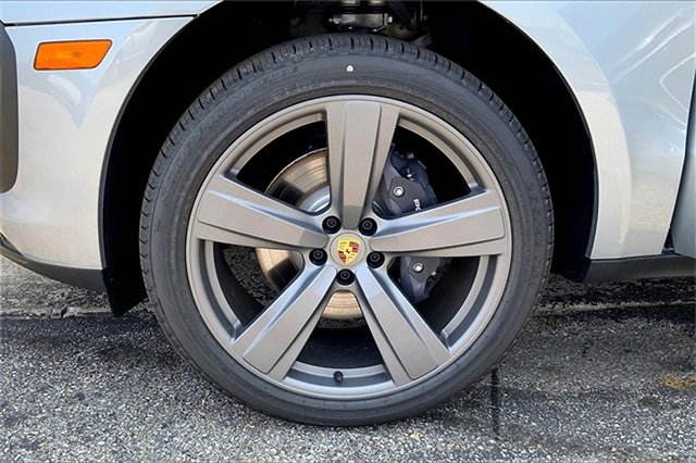 New 2025 Porsche Macan Turbo image 15
