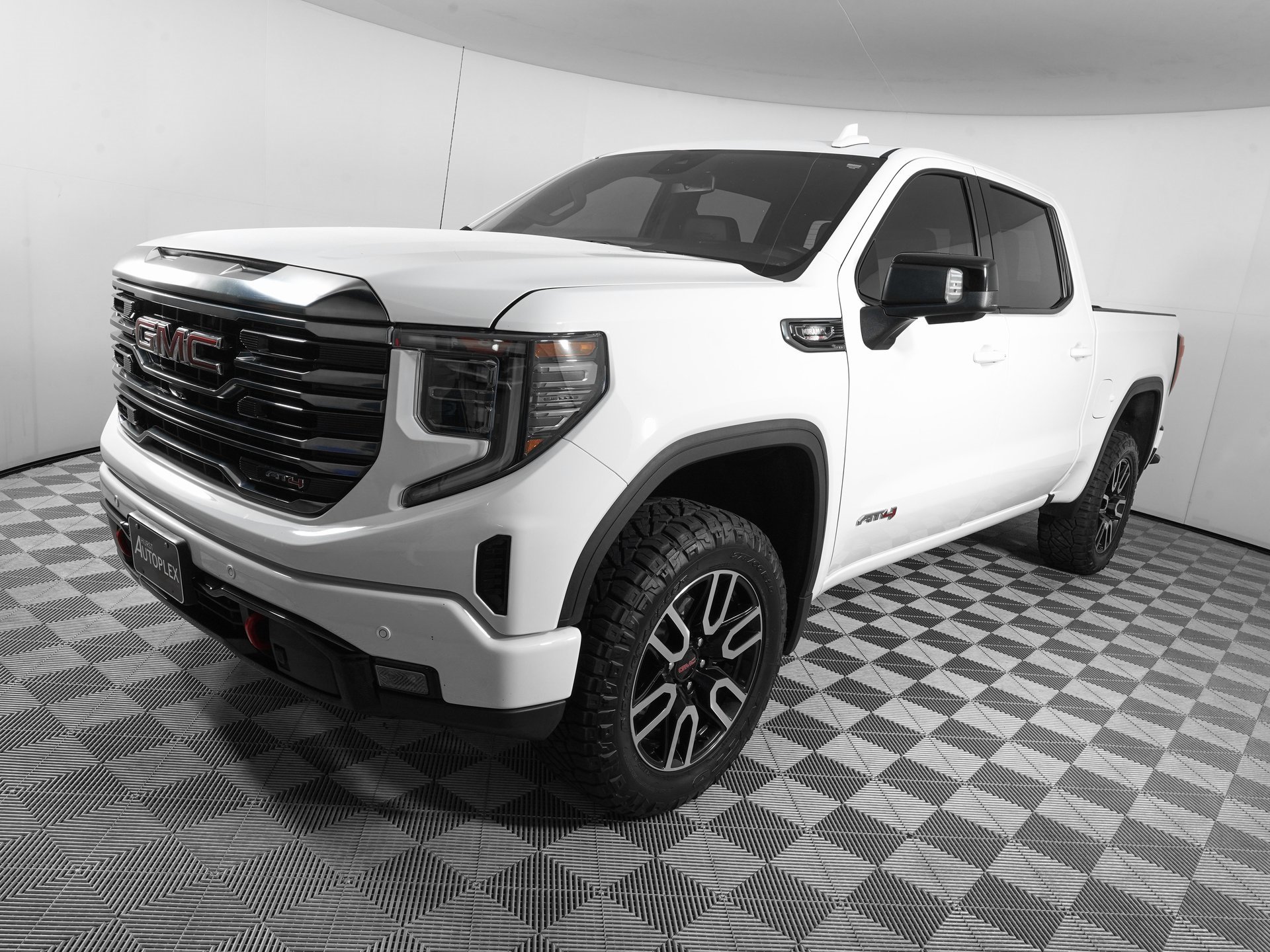 Used 2023 GMC Sierra 1500 AT4 w/ AT4 Premium Package image 9