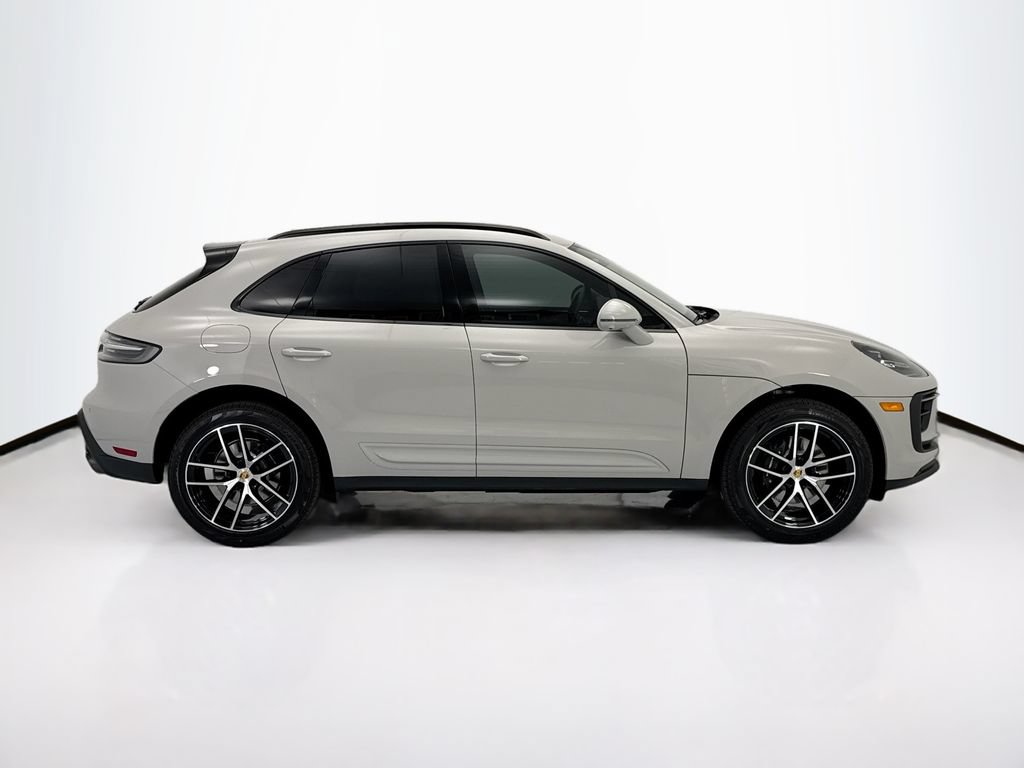 Used 2026 Porsche Macan AWD/4WD image 8