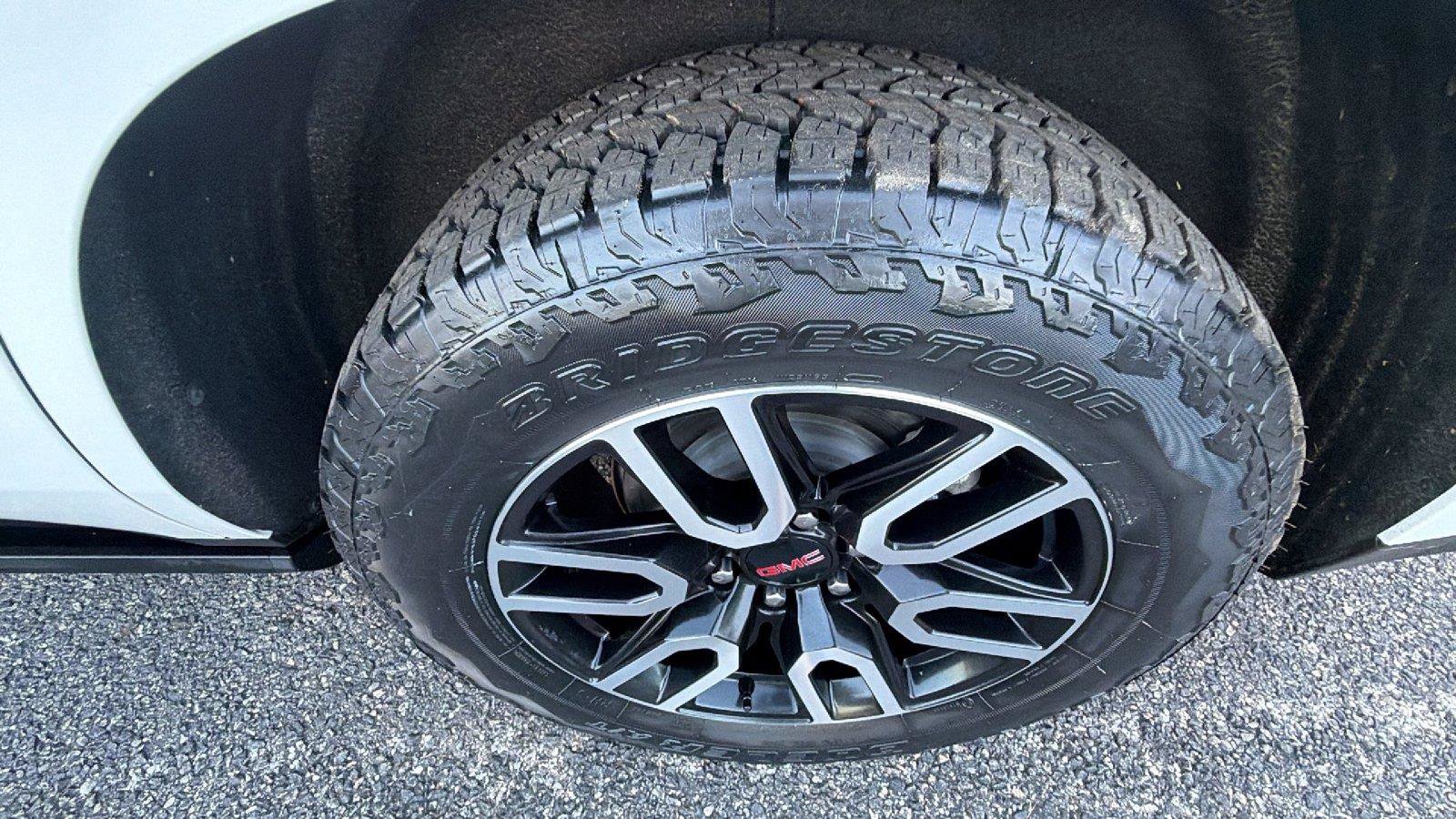 Used 2023 GMC Yukon AT4 w/ AT4 Premium Plus Package AWD/4WD image 13