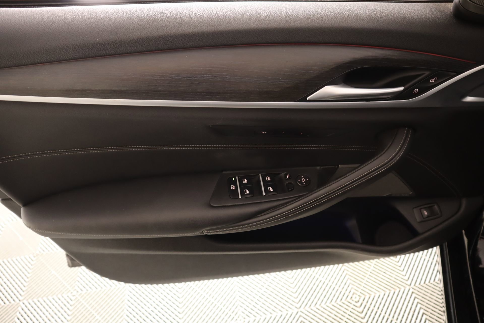 Used 2022 BMW 530i xDrive w/ Premium Package image 17