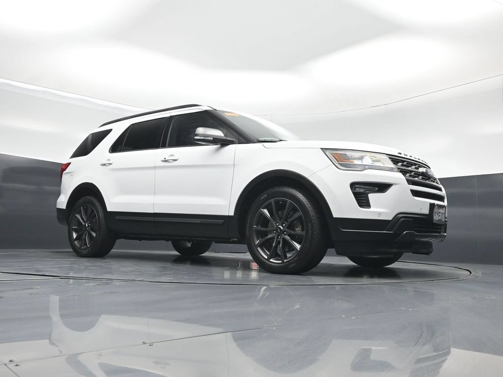 Used 2019 Ford Explorer XLT w/ Equipment Group 202A FWD image 3
