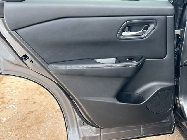 Used 2024 Nissan Rogue SV image 33