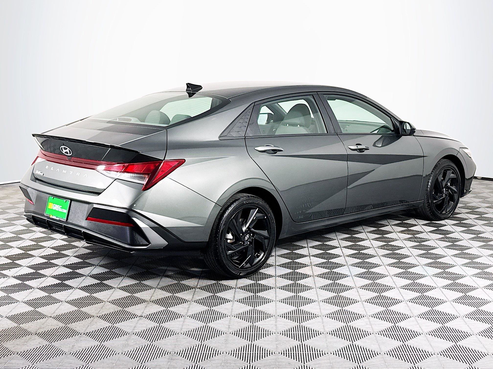 Used 2026 Hyundai Elantra Sport FWD image 10