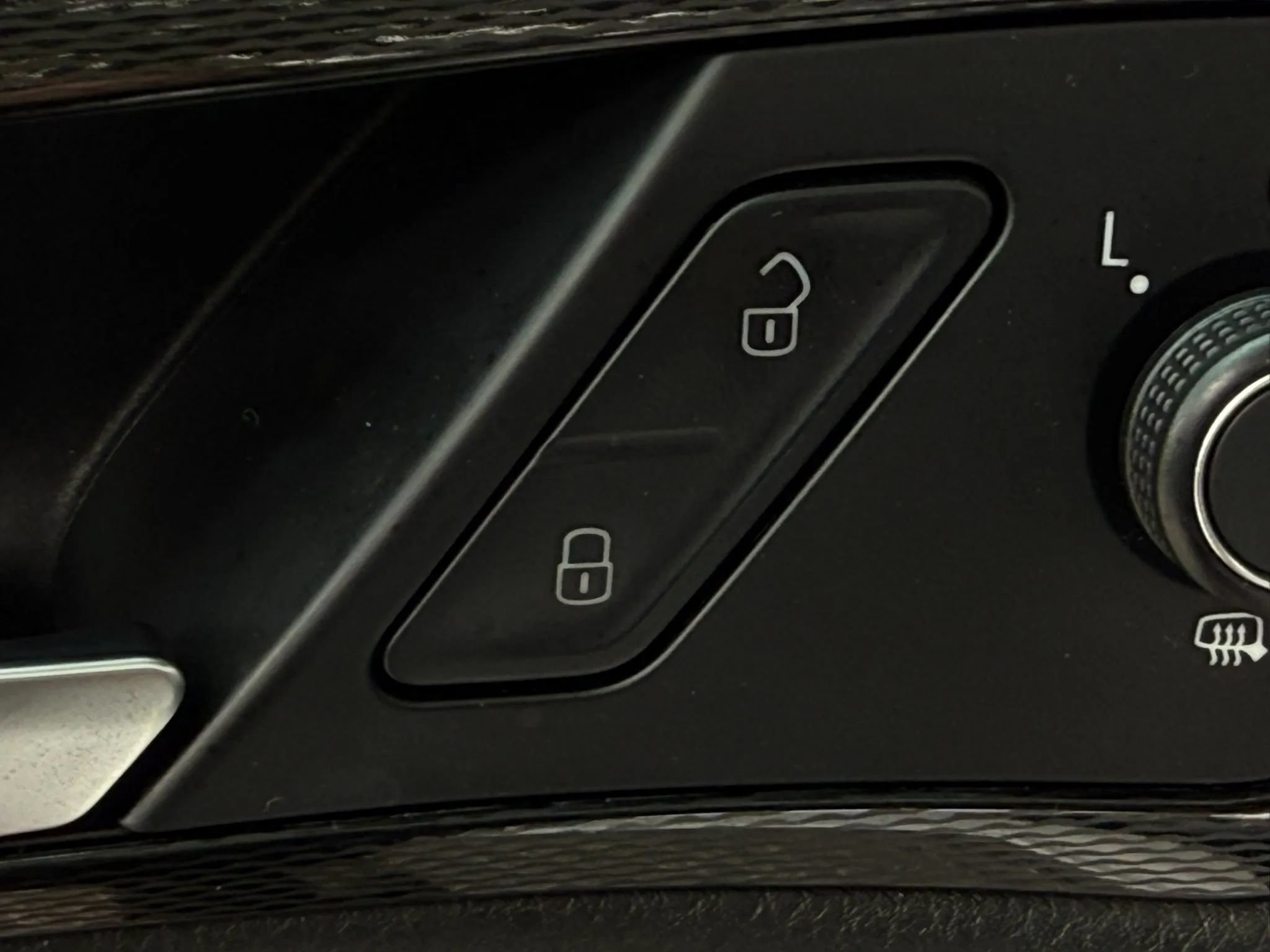Used 2017 Volkswagen GTI SE FWD image 40