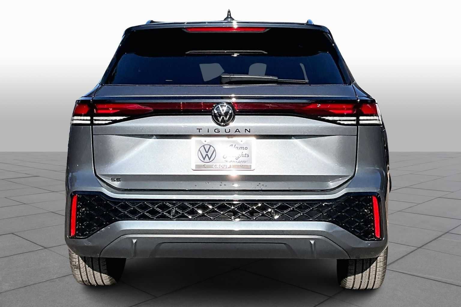 New 2026 Volkswagen Tiguan SE R-Line FWD image 4