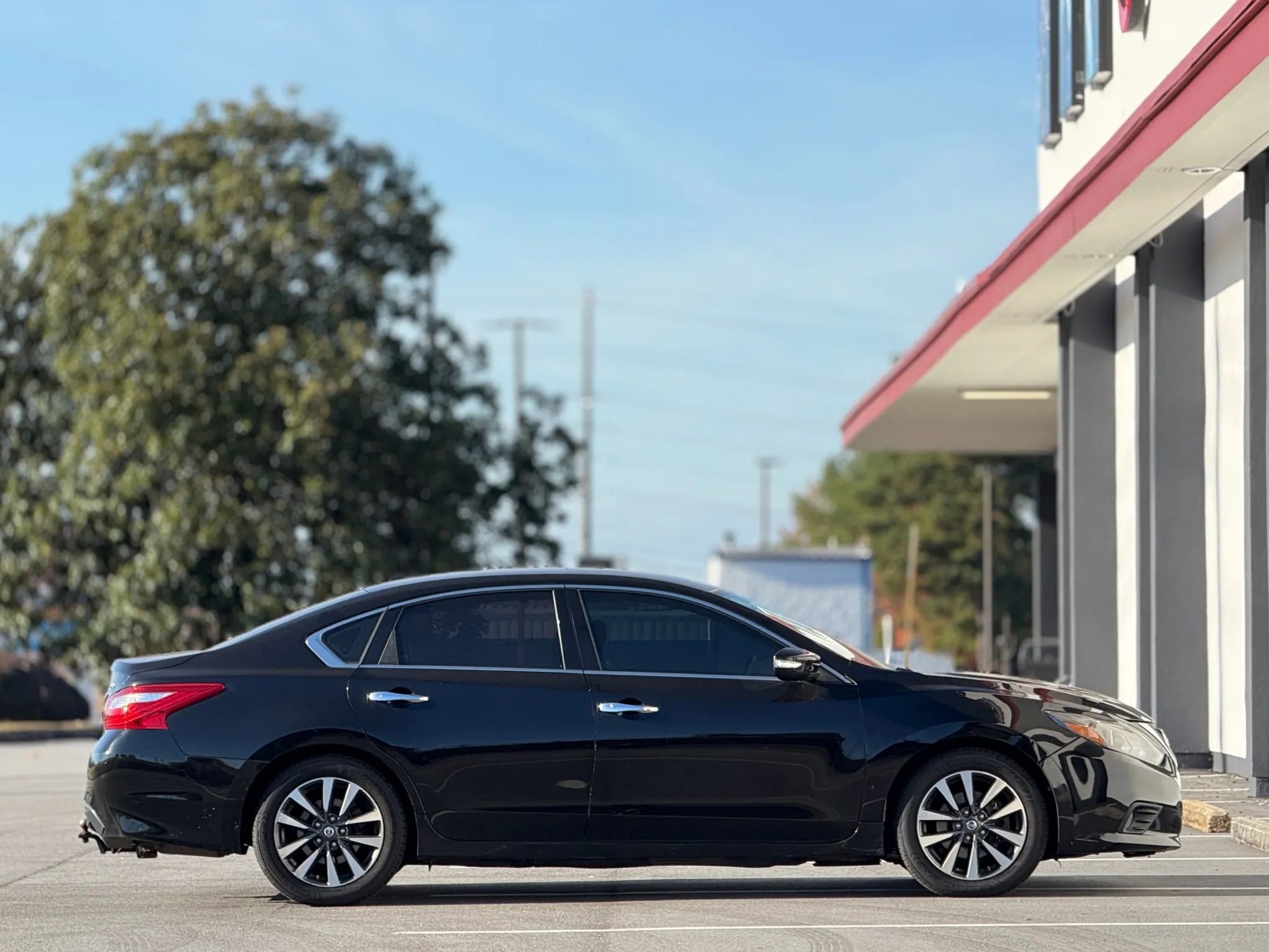 Used 2017 Nissan Altima 2.5 SL w/ 2.5 Technology Package image 7