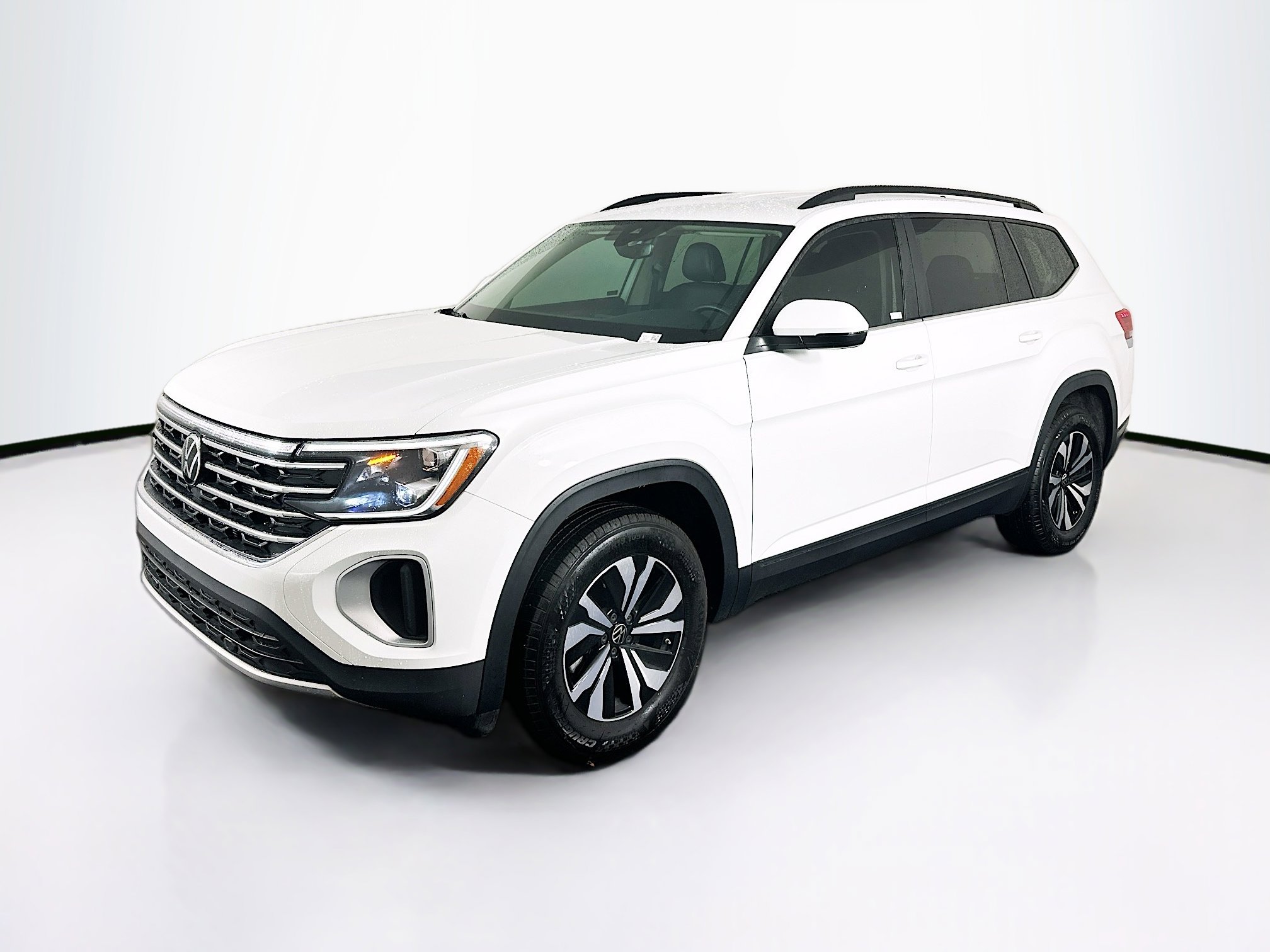 Used 2025 Volkswagen Atlas SE image 3