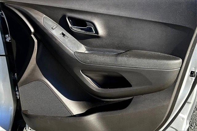 Used 2017 Chevrolet Trax LT image 21