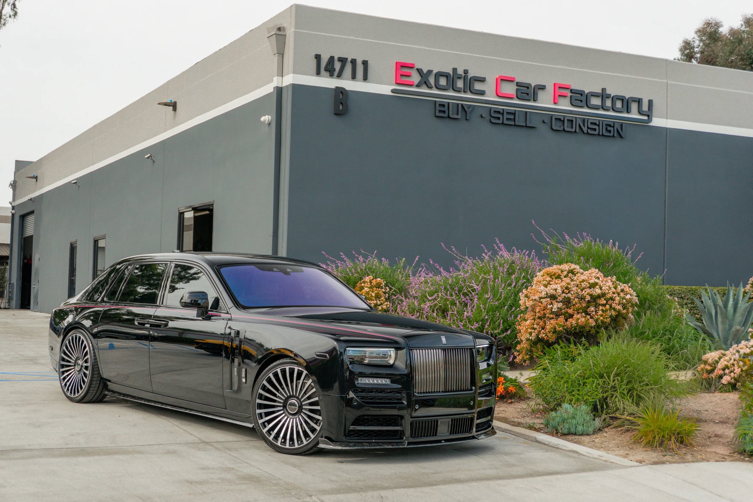 Used 2023 Rolls-Royce Phantom Sedan image 1