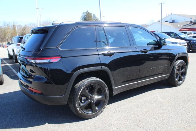 Used 2023 Jeep Grand Cherokee Altitude image 29