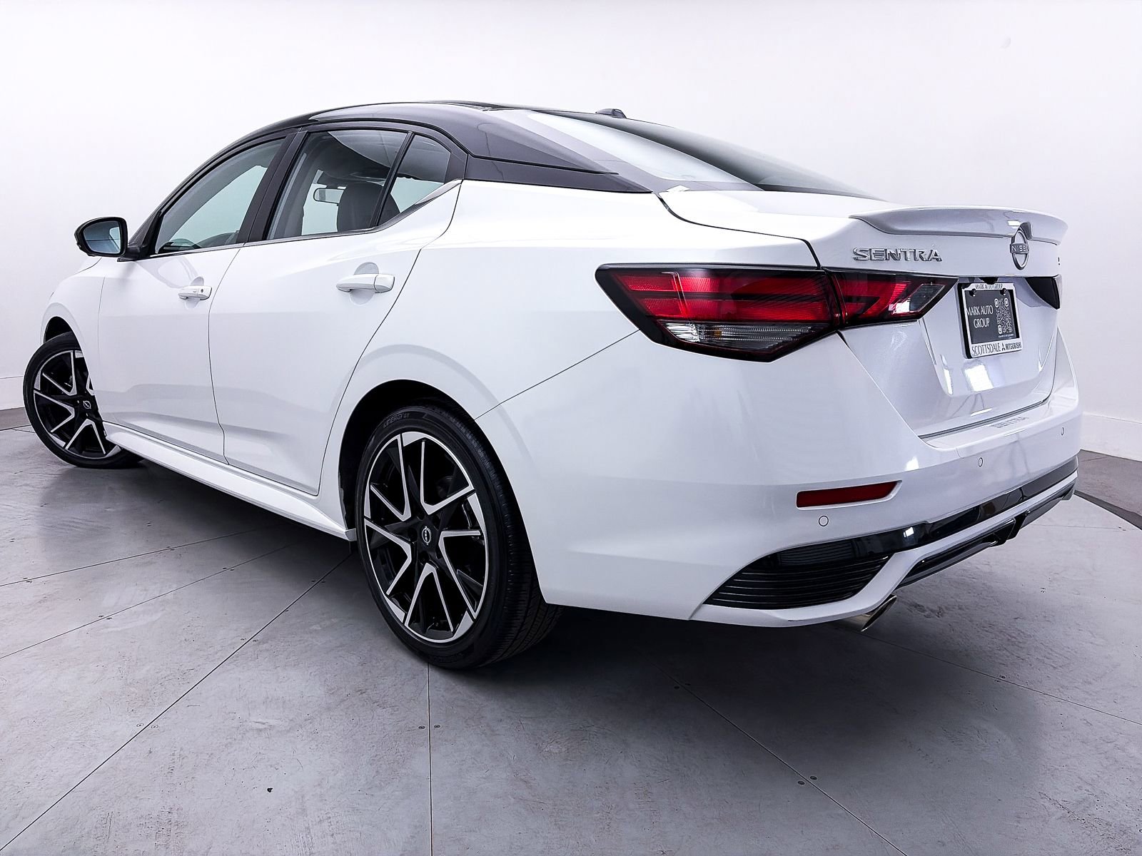 Used 2024 Nissan Sentra SR w/ SR Premium Package FWD image 2
