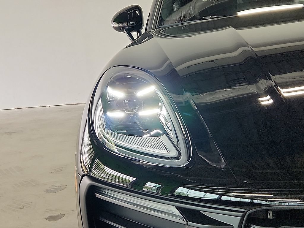 New 2026 Porsche Macan AWD/4WD image 9