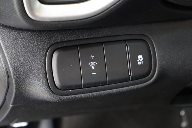 Used 2025 Hyundai Venue SEL FWD image 22