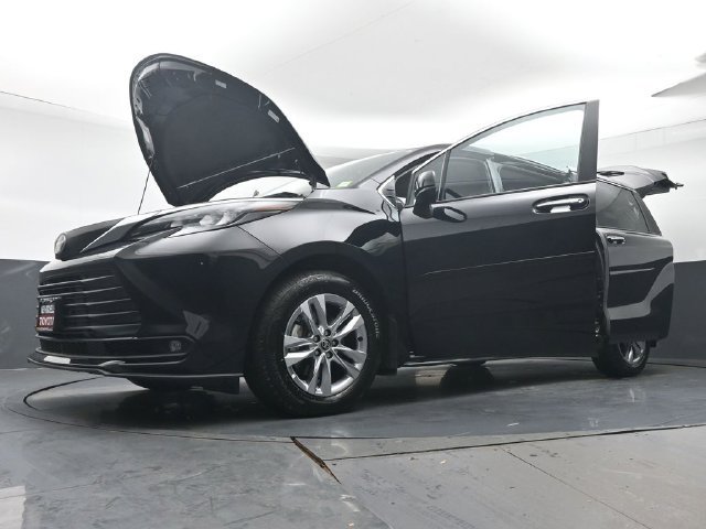 Certified 2026 Toyota Sienna XLE AWD/4WD image 45