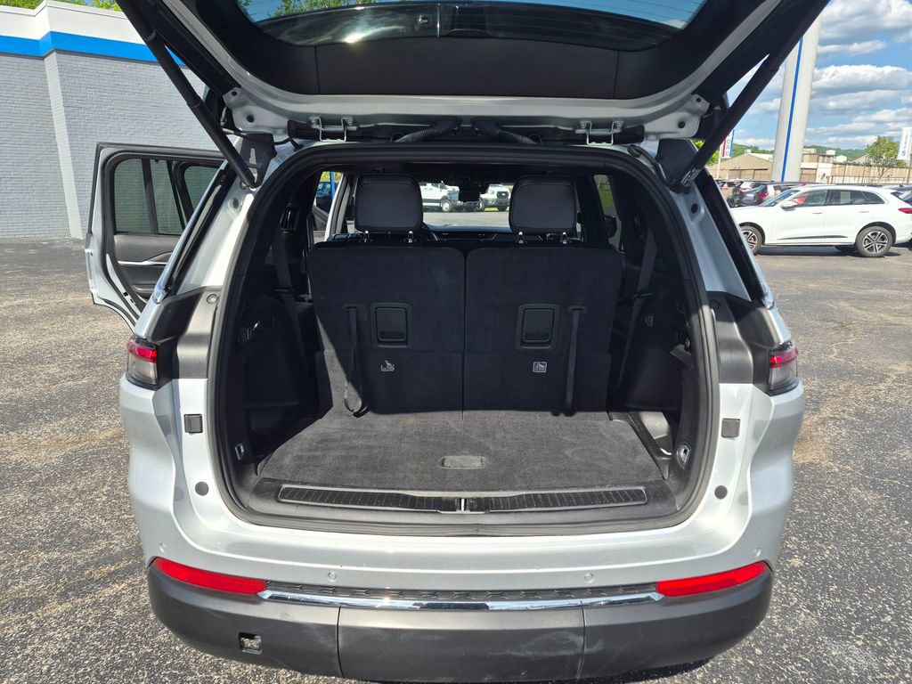 Used 2024 Jeep Grand Cherokee L Limited w/ Luxury Tech Group II AWD/4WD image 39
