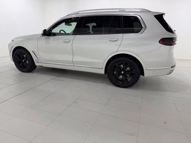 Certified 2024 BMW X7 xDrive40i w/ Premium Package AWD/4WD image 2