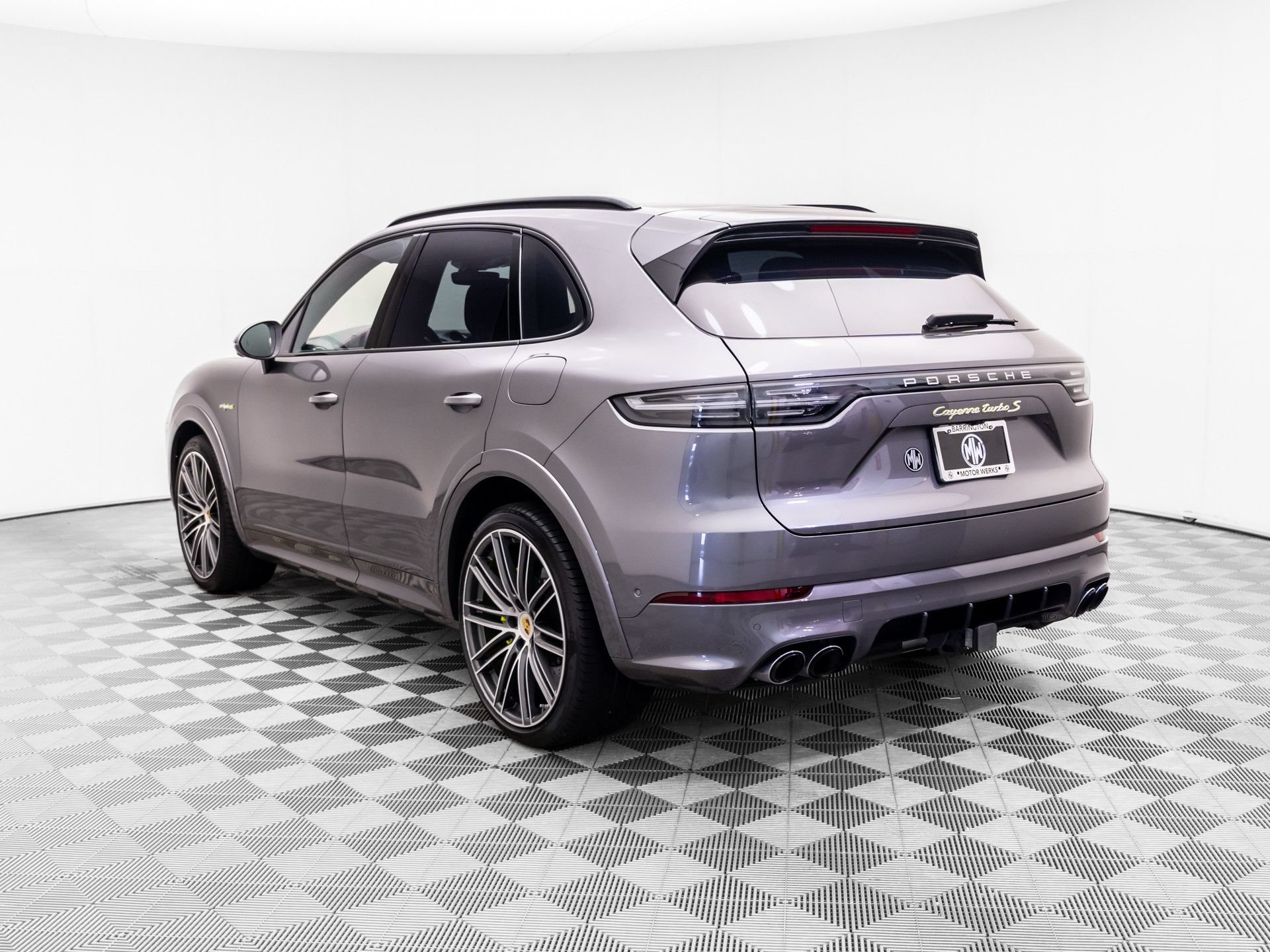 Used 2023 Porsche Cayenne Turbo S AWD/4WD image 3