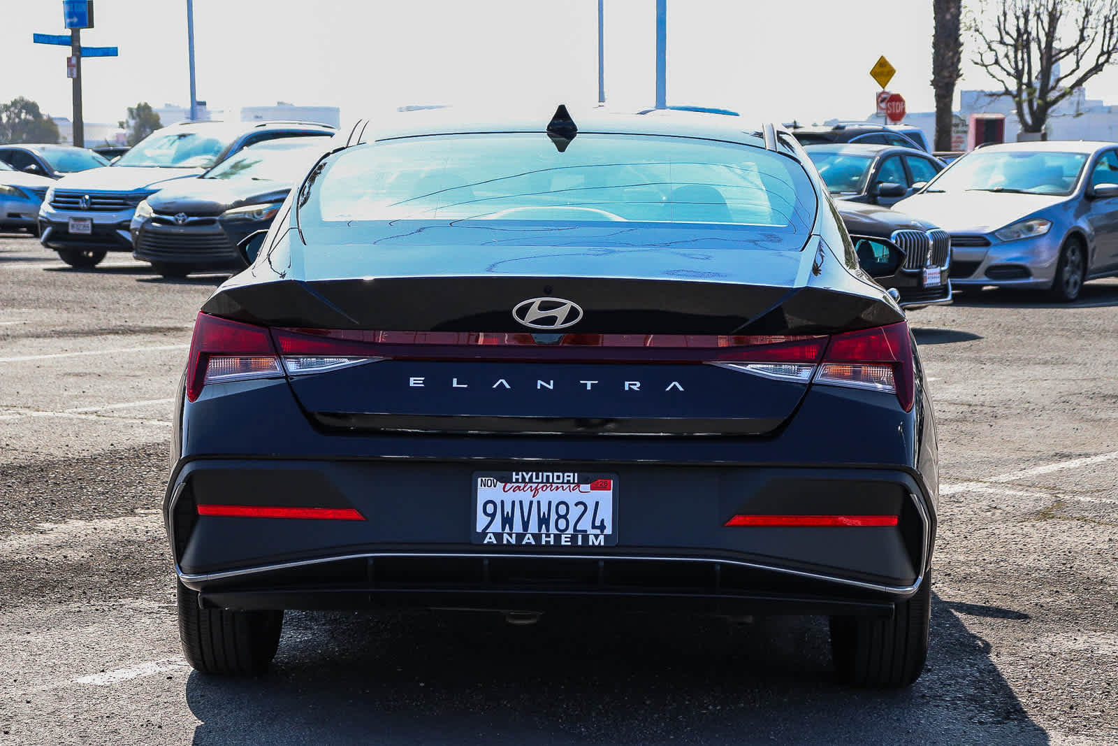 Used 2025 Hyundai Elantra SE w/ Cargo Package image 7