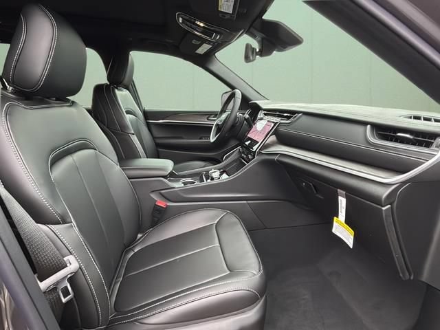 Used 2025 Jeep Grand Cherokee L Limited w/ Luxury Tech Group II AWD/4WD image 44