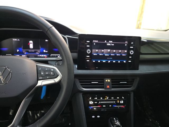 Used 2025 Volkswagen Taos SE image 17