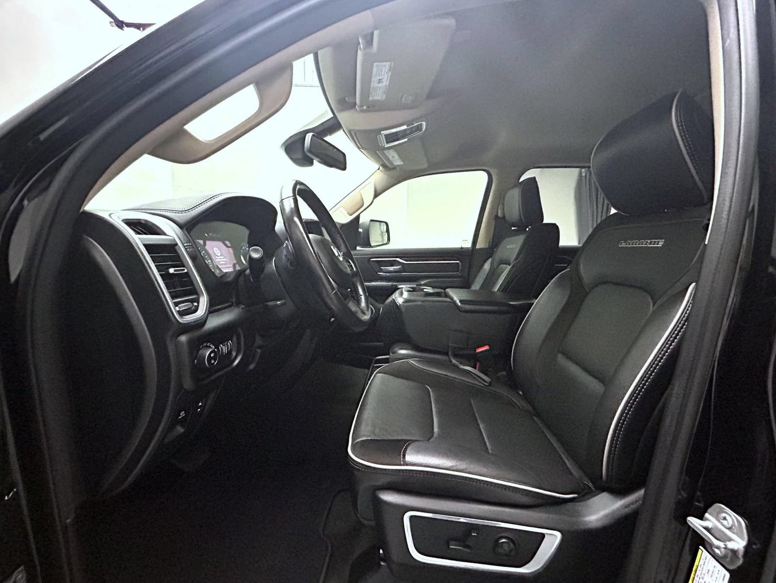 Used 2020 RAM 1500 Laramie AWD/4WD image 10